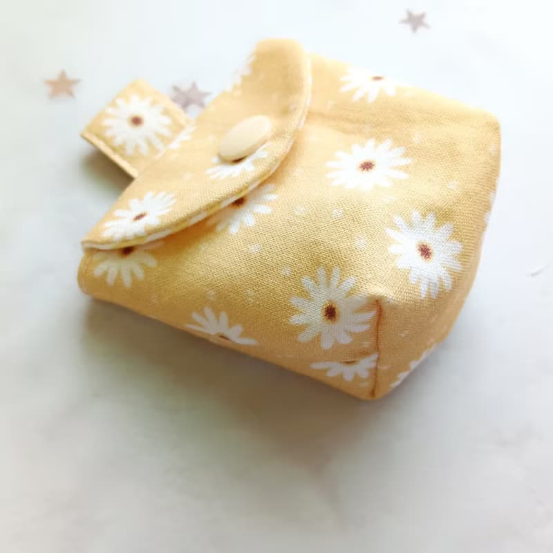 小白菊。奶嘴收納袋 / 奶嘴鏈 (可繡名字)