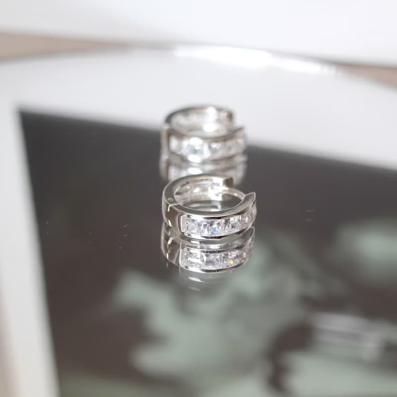 【SWS飾品】排列方格鋯石圈圈耳環 。純銀耳環、易扣耳環耳扣