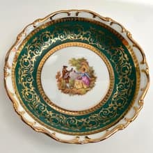 盤深復古瓷維多利亞時代情侶與 24 克拉黃金愛情故事