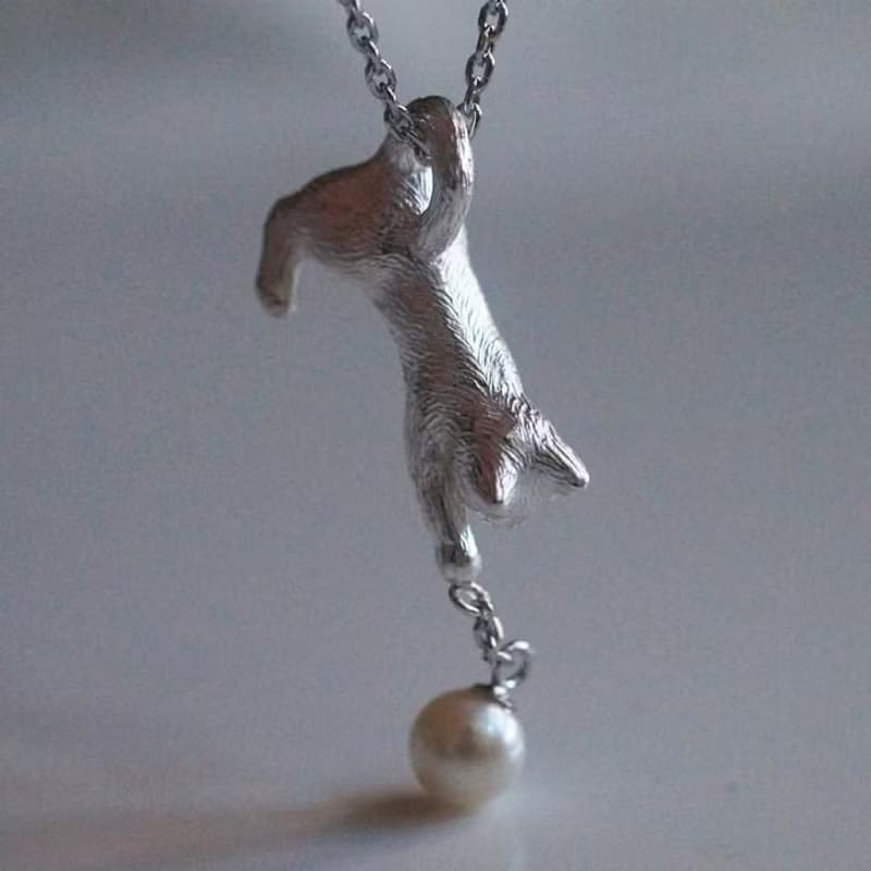 パールと白猫ペンダント