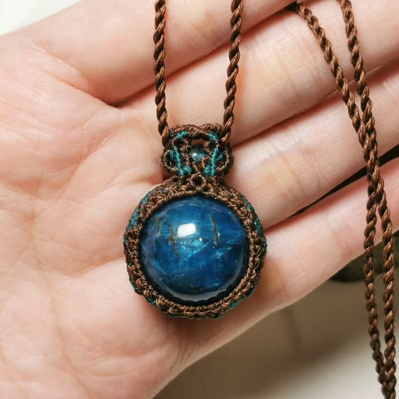 深藍磷灰石球-蠟線編織/圖騰包框設計/項鍊可調整長度