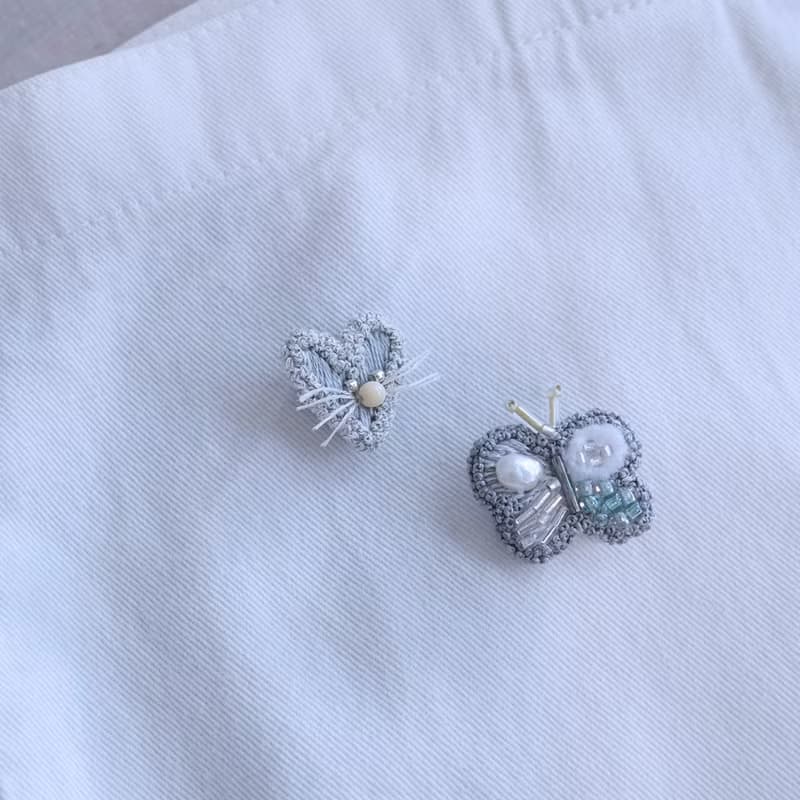 微光小絨蛾・珍珠刺繡徽章