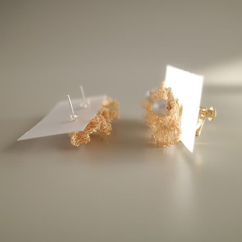 小褶邊和珍珠的耳飾 – 手工鉤織兩用款 金色