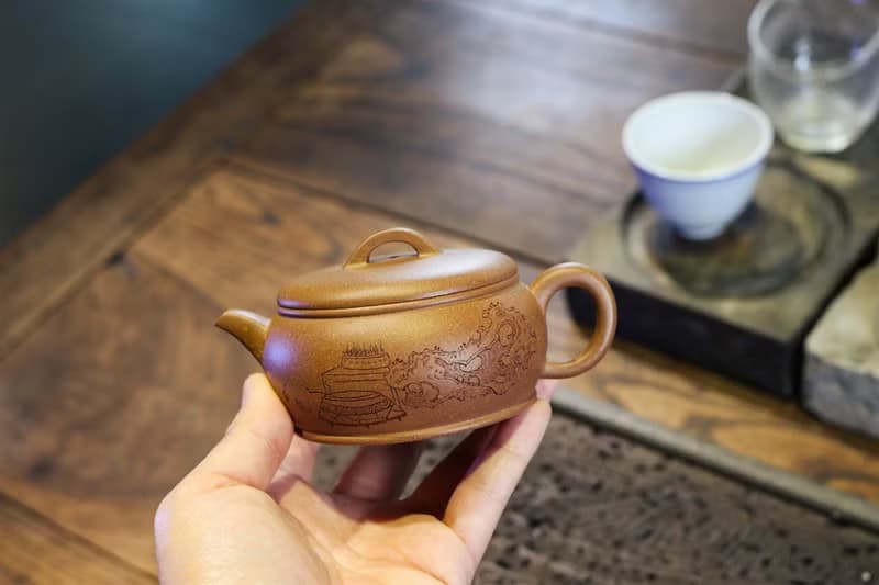 送禮紫砂壺茶壺雅颂 老段泥  老段泥 140ml 刘素素作品  此壶口盖
