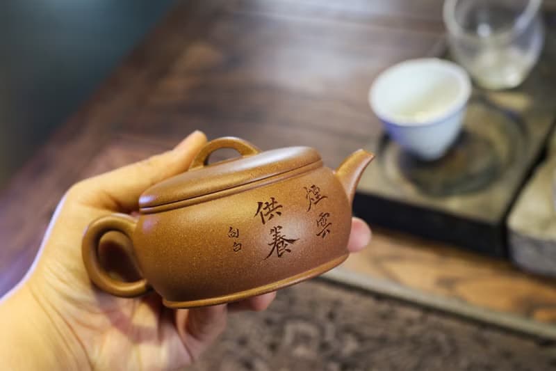 送禮紫砂壺茶壺雅颂 老段泥  老段泥 140ml 刘素素作品  此壶口盖