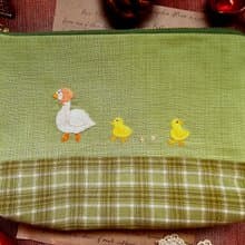 (限量)小鴨刺繡收納包-綠色