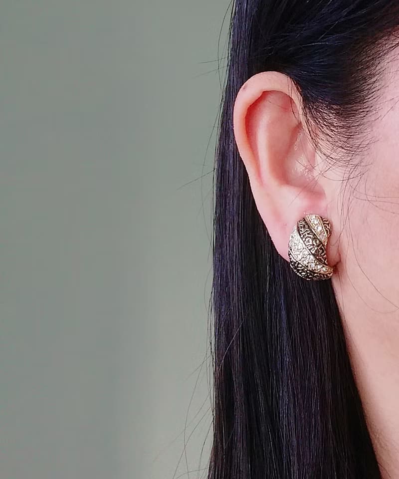 vintage jewelry  古董圖騰交錯萊茵鑽  夾式耳環