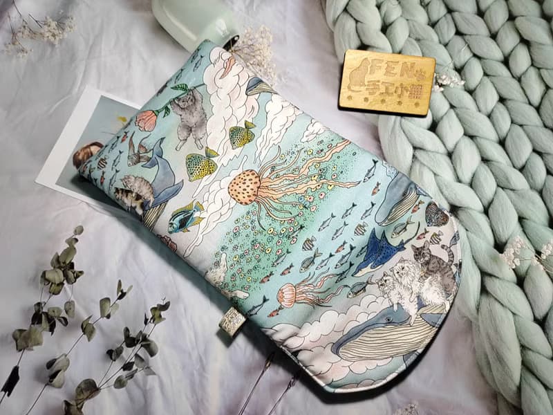 袋物系列-日本設計師布海洋旅程童話鯨魚與貓7.8吋電子書保護套
