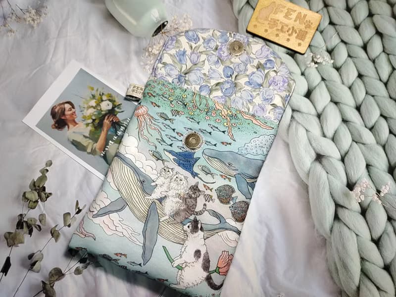 袋物系列-日本設計師布海洋旅程童話鯨魚與貓7.8吋電子書保護套