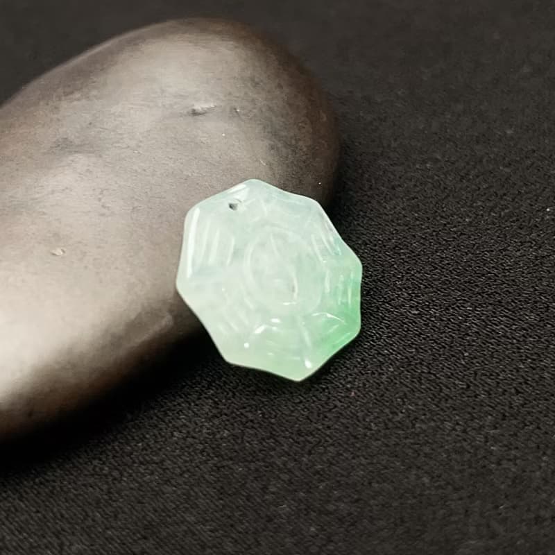 冰飄綠花翡翠八卦吊飾 | 天然緬甸玉翡翠A貨