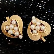 vintage jewelry  Trifari 刷金心型珍珠 夾式耳環
