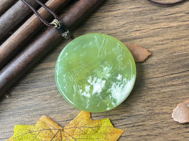 【一物一圖】天然岫玉 青提奶蓋山水雙面雕刻圓牌吊墜 手編繩項鍊