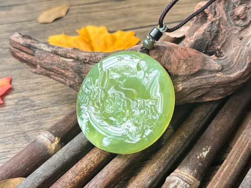 【一物一圖】天然岫玉 青提奶蓋山水雙面雕刻圓牌吊墜 手編繩項鍊