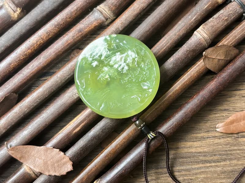 【一物一圖】天然岫玉 青提奶蓋山水雙面雕刻圓牌吊墜 手編繩項鍊