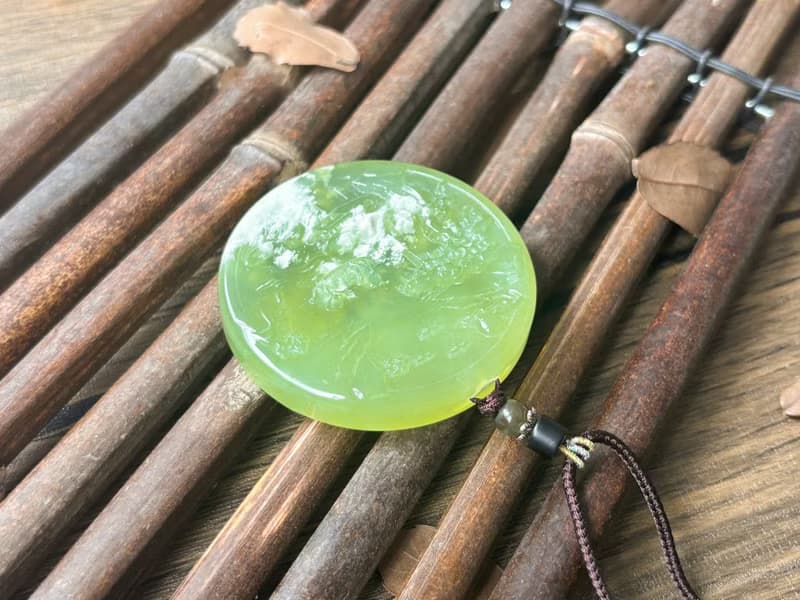 【一物一圖】天然岫玉 青提奶蓋山水雙面雕刻圓牌吊墜 手編繩項鍊