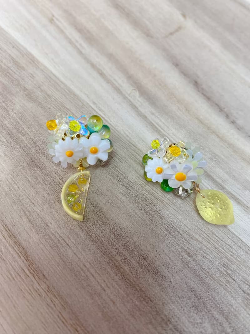 刺繡花配檸檬、耳環、耳夾