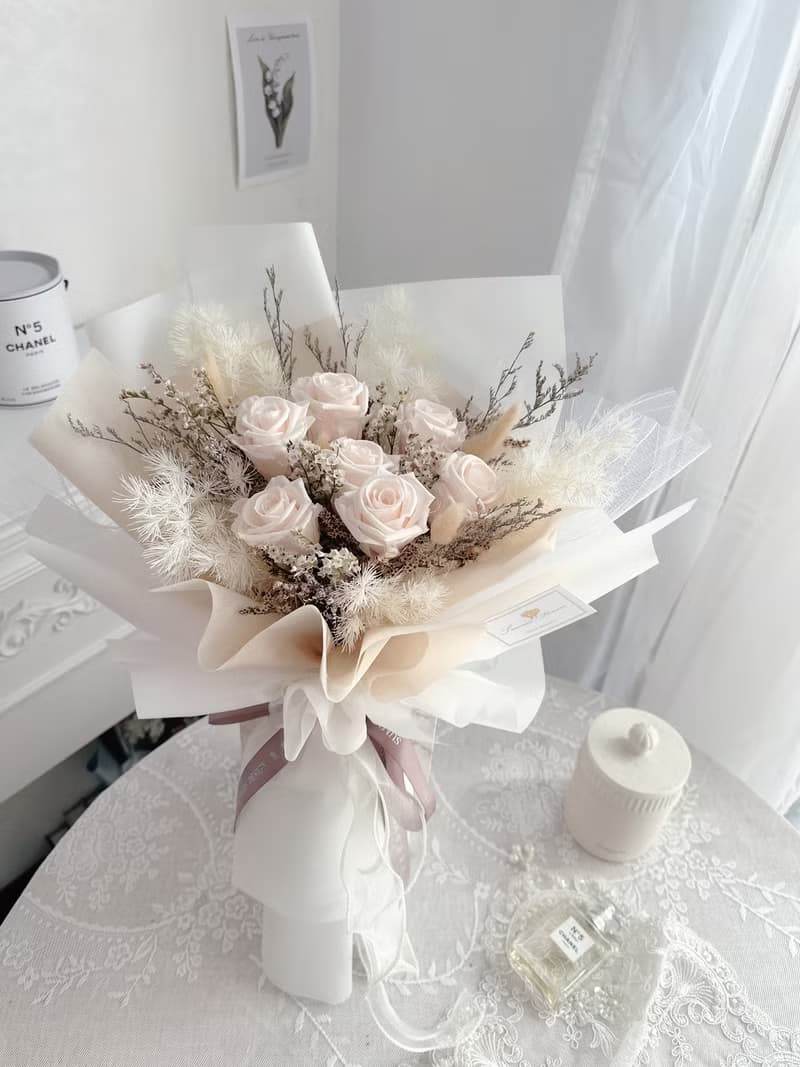 古典風格永生白玫瑰花束