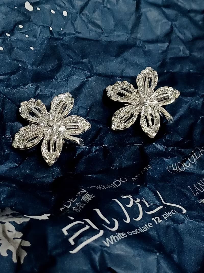 vintage jewelry SARAH COV 亮銀花卉夾式耳環
