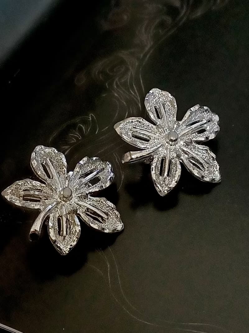 vintage jewelry SARAH COV 亮銀花卉夾式耳環