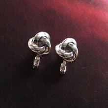 Vintage Jewelry 西洋古董飾品 MONET 銀色調 小巧扭結 夾式耳環