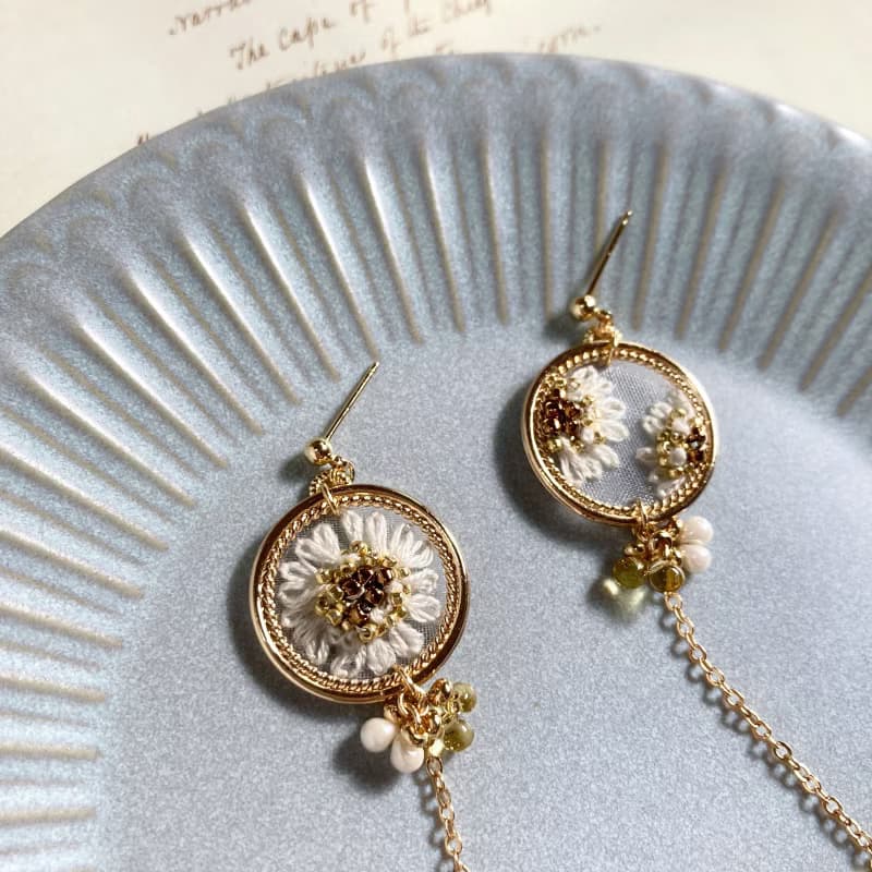暗戀春日 / 刺繡耳環 / 可改耳夾