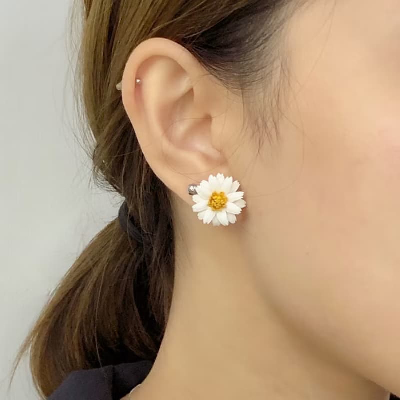 迷你皮革雛菊耳環│純銀耳鈎│耳針│鍍銀耳夾款式【花】