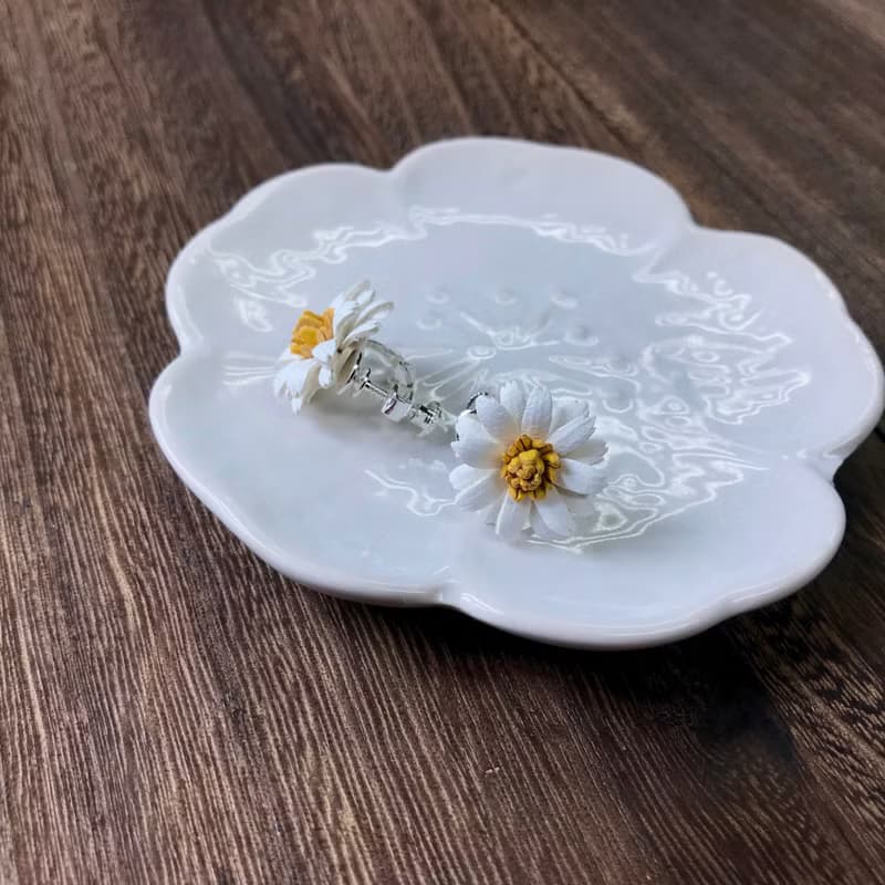 迷你皮革雛菊耳環│純銀耳鈎│耳針│鍍銀耳夾款式【花】