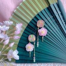 2025櫻系列 手繪寶石風八重櫻耳環 細工布花