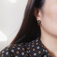鑲嵌古董鈕扣耳環