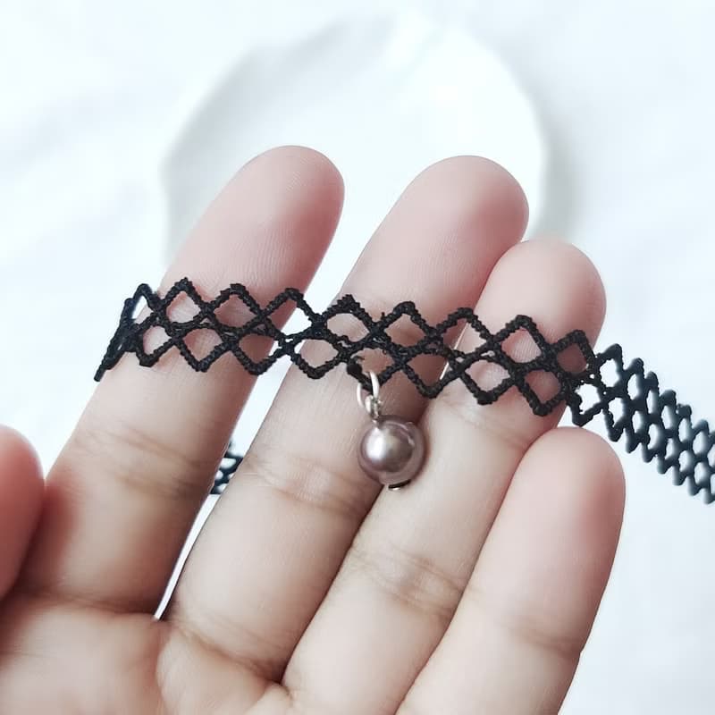 黑珍珠與菱形窗花蕾絲choker