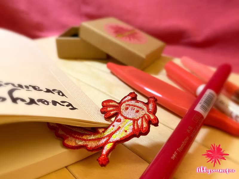 【預購】六角恐龍Hobby刺繡手編蠟線書夾