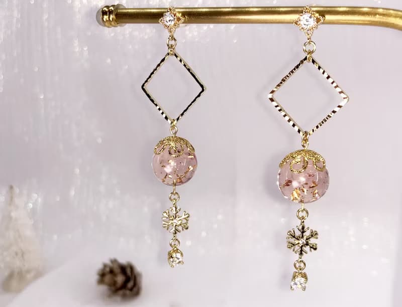 【Winter Collection】Season Wishes 粉色彩球耳環