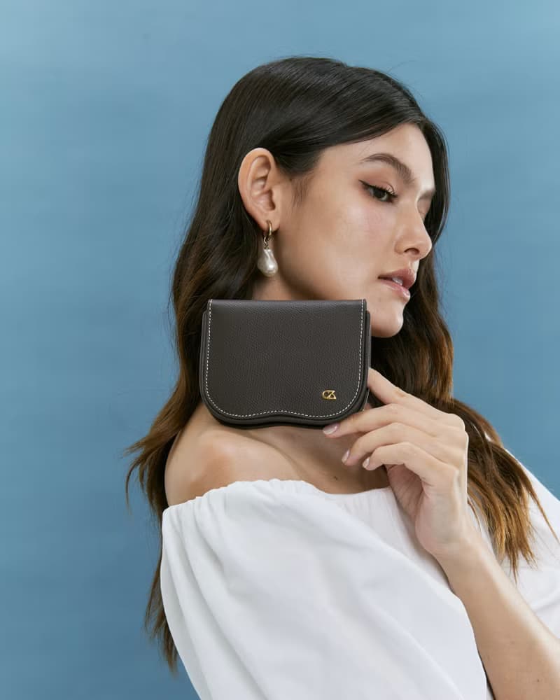 Wave wallet (textured leather collection)