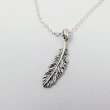 展翅羽毛項鍊 (小)染黑款