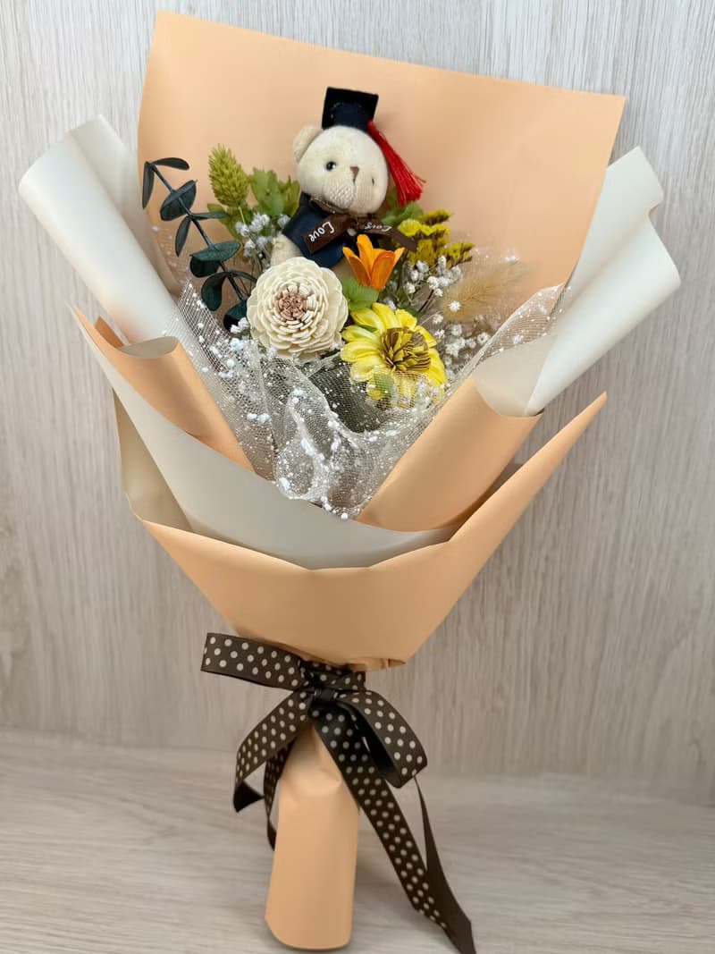 畢業季主題花卉 畢業熊/擴香索拉太陽花花束