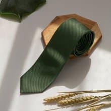 斜紋綠領帶-低調又沉穩的墨綠色,瞬間讓你氣質爆棚的綠領帶
