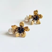 クラシカルフラワー 大粒パールのピアス(イヤリング)