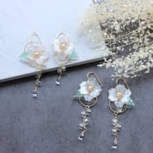 【夏日玻璃花耳環】 珠光白半透明耳環 手工銅線樹脂 耳環/耳夾