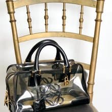 【 日本直送　名牌中古包 】LOEWE ロエベ アマソナ ハンドバッグ ブラック アナグラム ビニール レザー ミニボストン vintage sek63g