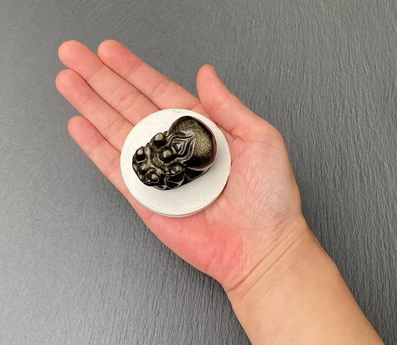 能量擺件-招財轉運閃亮金沙金曜石大屁股貔貅 辦公室 療癒 招財