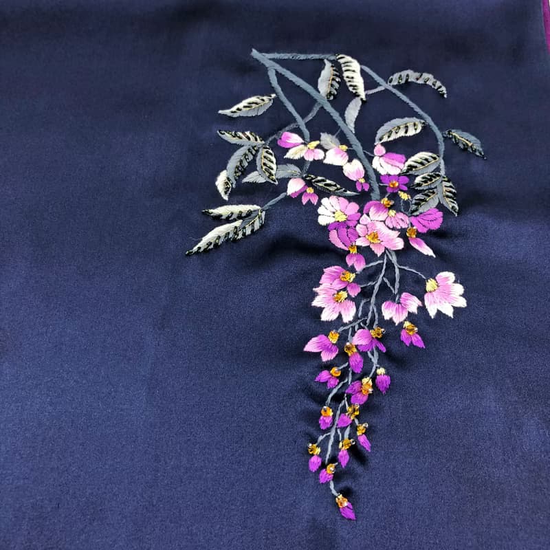 【母親節禮盒】日本紫藤紫檀花刺繡釘珠真絲圍巾絲巾