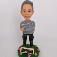 【父親大壽公仔】新聞愛好者父親節禮物| 手持報紙父親形象模型