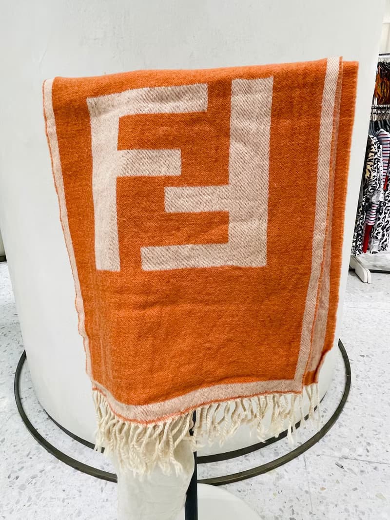 Fendi中古橙色羊毛頸巾