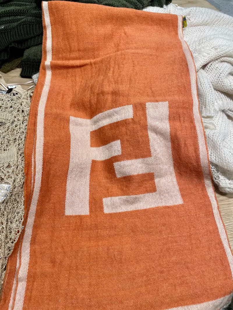 Fendi中古橙色羊毛頸巾