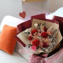 精緻的愛 / 紅色康乃馨永生花束