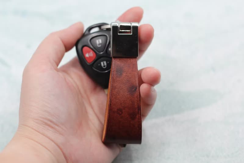 巧克力布朗尼 亮銀色單環皮革鑰匙圈
