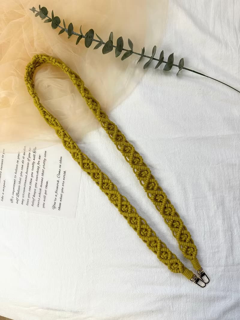 菱形編織背帶。手機掛繩