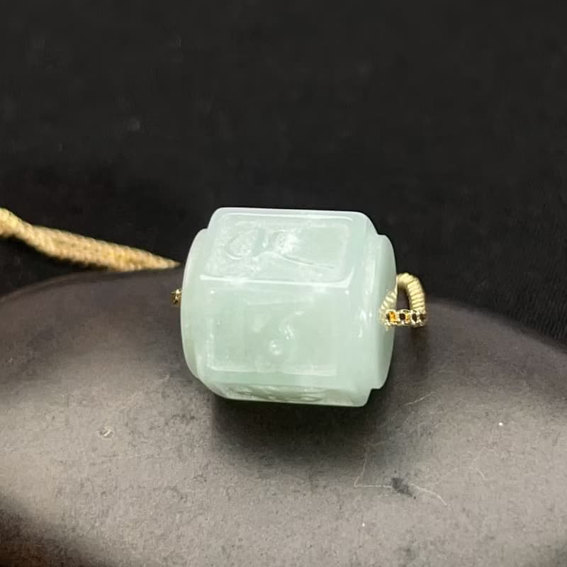 【萬事亨通】冰綠路路通雕花吊飾  | 天然緬甸玉翡翠A貨 | 送禮