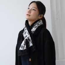 加厚毛毛交叉圍巾 圍脖 復古織錦 黑白2色 A200933