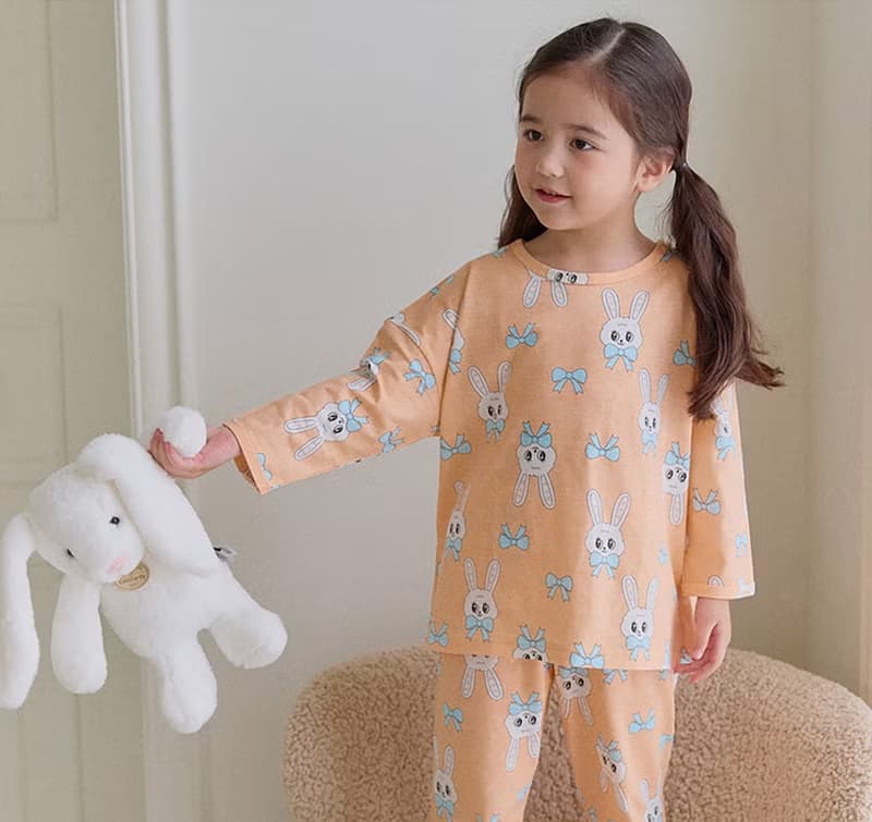 【新品】粉橘緞帶兔兔-【寬鬆】植纖衣長袖童裝-K62209
